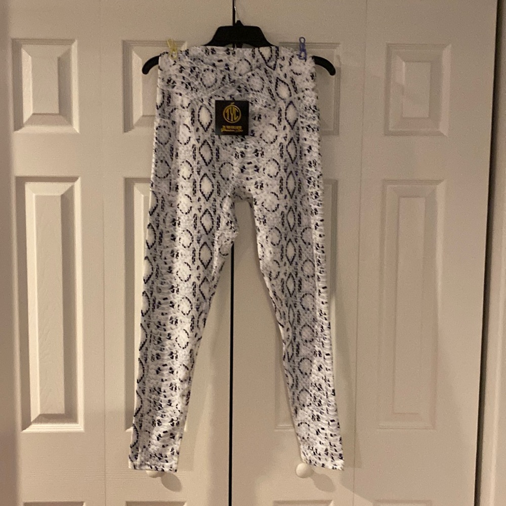 Til You Collapse workout leggings. XL white and black print. New with Tag